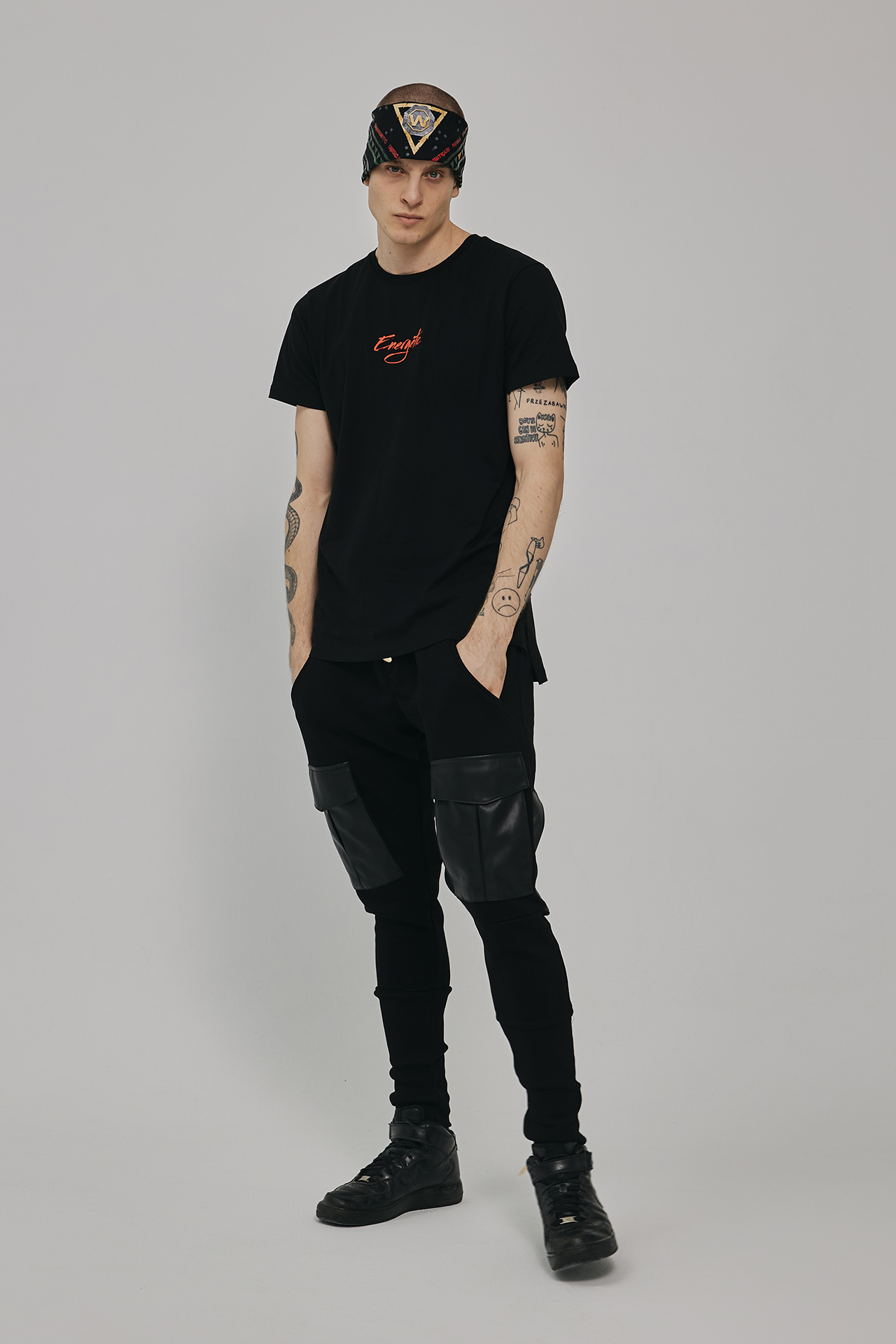 WANTED_Bandana_Triangle_W_Black8